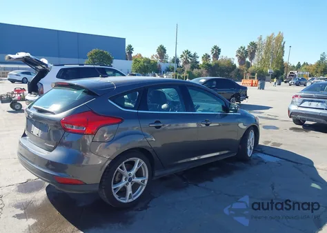 2015 Ford Focus Titanium z USA, uszkodzony, nr VIN 1FADP3N24FL386265